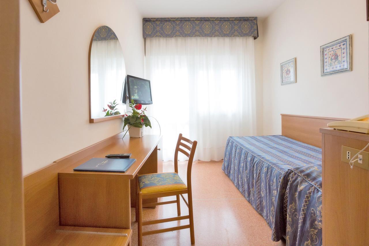 Hotel Adria sul Mare Caorle Exterior foto